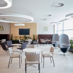 Vyměňte čekání za zábavu a odpočinek. Letiště Praha otevírá nový salonek