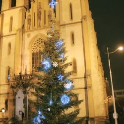 Zveme na rozsvícení vánočních stromů a adventní bruslení