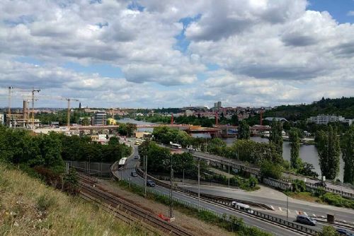 obrázek:Dvorecký most mění MHD v Praze: tramvaje a autobusy nově, auta bez průjezdu