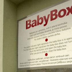 Holčička odložená v libeňském babyboxu má jméno Daniela