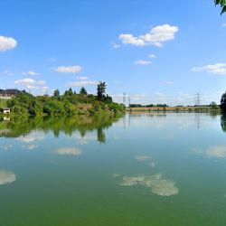 Koupaliště v Praze: Šeberák se zákazem, Hostivař s rizikem