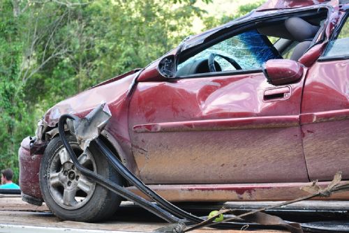 Foto: Srážka aut a dodávky: Řidič měl 3,13 promile, čtyři zranění