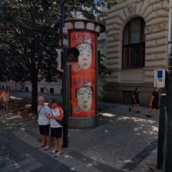 Praha schválila nová pravidla pro plakátovací plochy