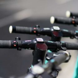 Praha zakáže parkování sdílených elektrokoloběžek na veřejných místech