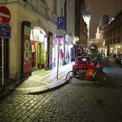 Praha zakáže reklamní rikši z centra: Omezování vizuálního smogu