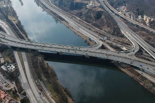 Foto: Rekonstrukce Barrandovského mostu jde do finále