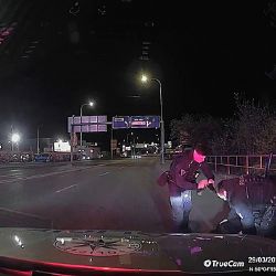 Řidič ujížděl rychlostí 174 km/h, za jízdy pil pivo