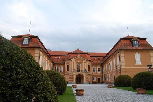 Foto: Elektronická dražba zámku Štiřín: Cena snížena na 1,7 miliardy!