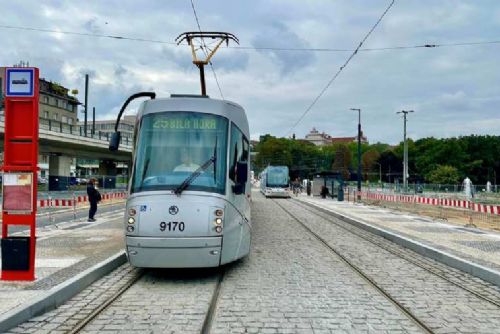 obrázek:Tramvaje zpět na trase: Holešovice opět propojeny!