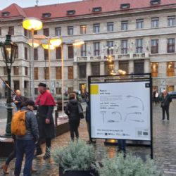 Na Mariánském náměstí začala výstava lamp a historie veřejného osvětlení