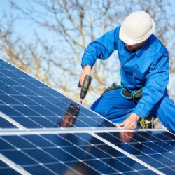 Snižte své roční náklady na energie až o 60 % díky vlastní FVE, firma Lagom Energy je spolehlivým dodavatelem FVE pro celý Plzeňský kraj