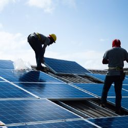Výpadek elektřiny? S vlastní FVE žádný problém. Plzeňská firma Lagom Energy vám se zřízením FVE pomůže